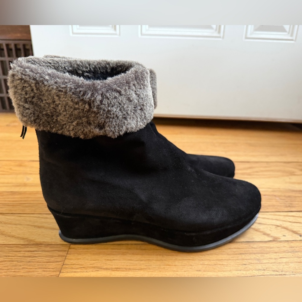 Stuart Weitzman Black Suede Wedge Boots with Fur Cuff - Picture 8 of 9